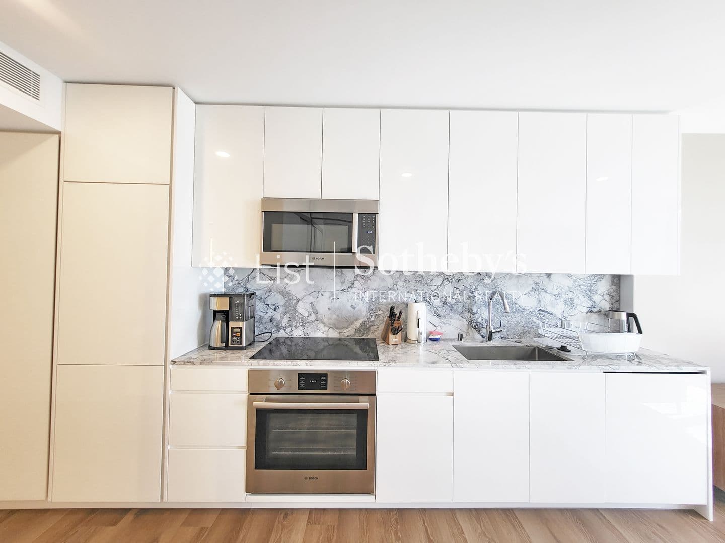 Honolulu Condo: 987 Queen St