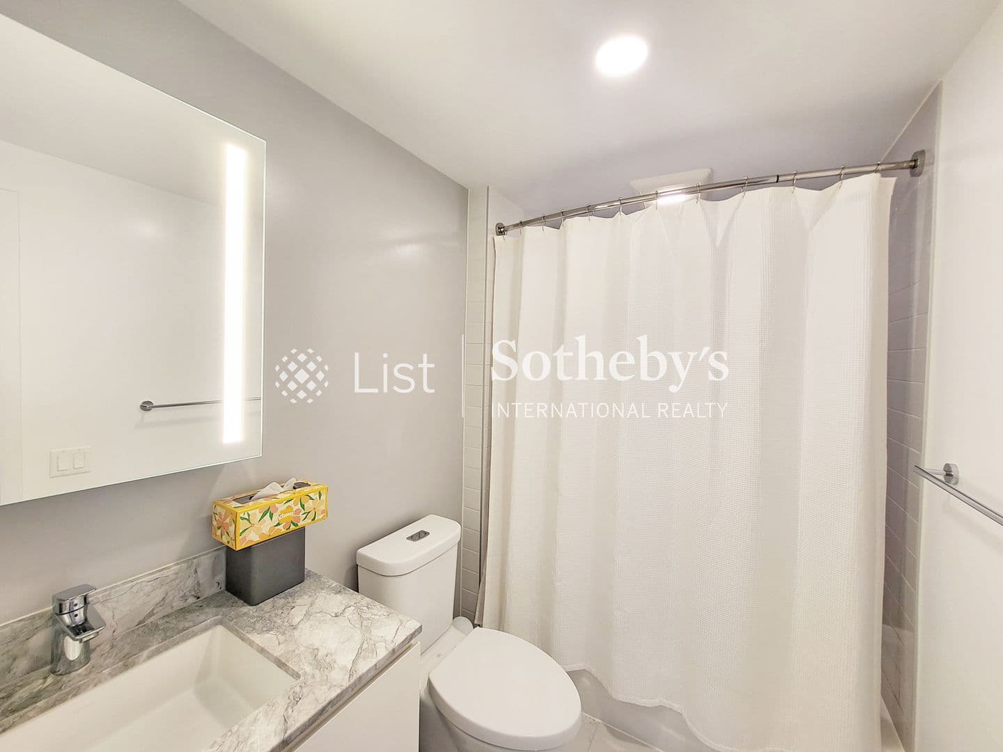 Honolulu Condo: 987 Queen St