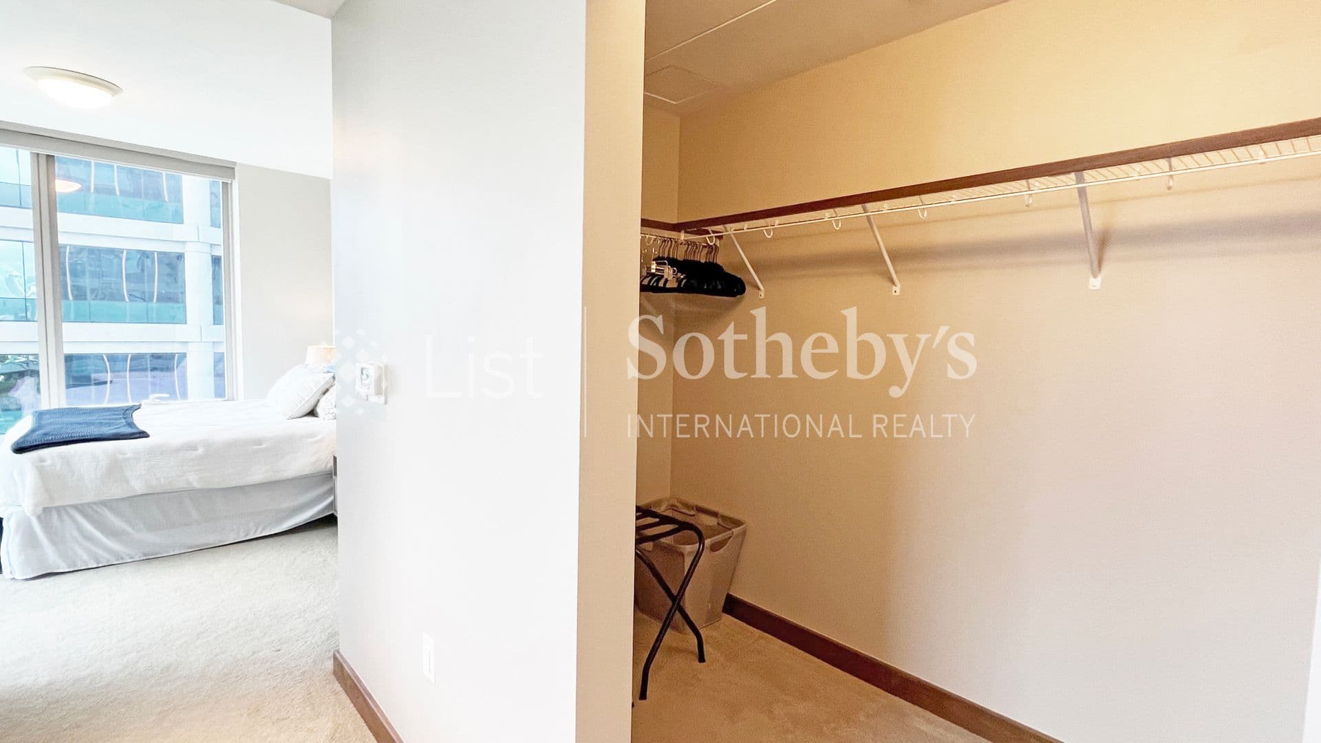 Honolulu Condo: 1555 Kapiolani Blvd #910