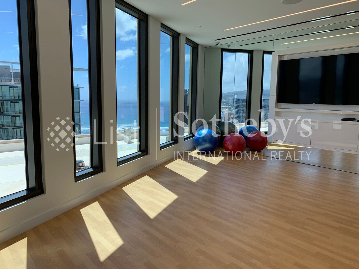 Honolulu Condo: 987 Queen St