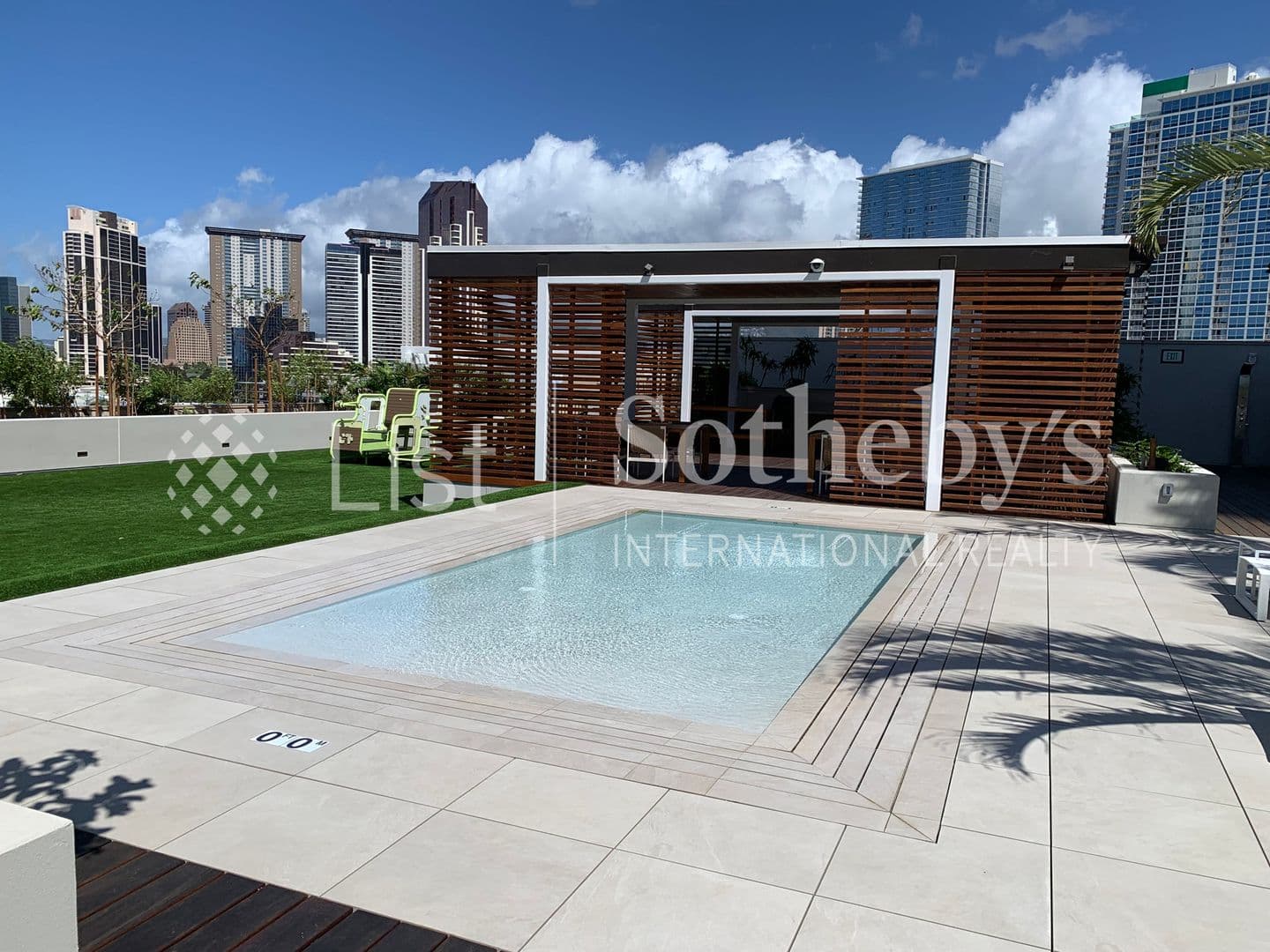 Honolulu Condo: 987 Queen St