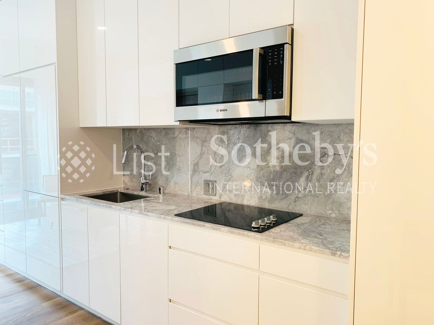 Honolulu Condo: 987 Queen St