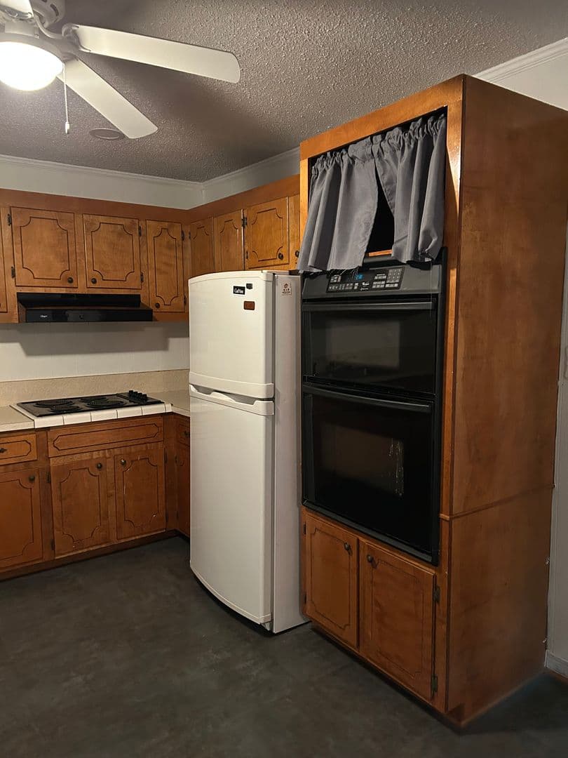 ORANGEBURG House: 1837 WILLIAMS STREET UPSTAIRS
