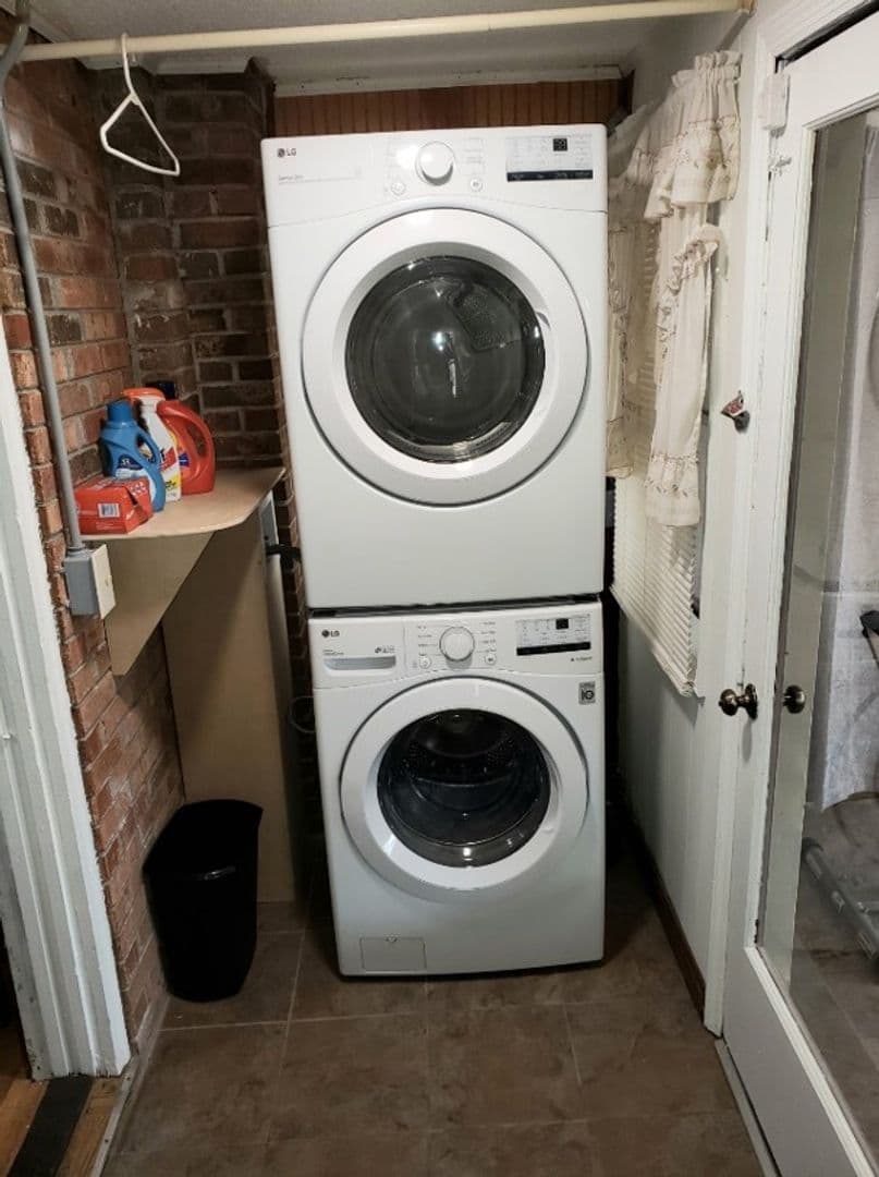 ORANGEBURG House: 1837 WILLIAMS STREET UPSTAIRS