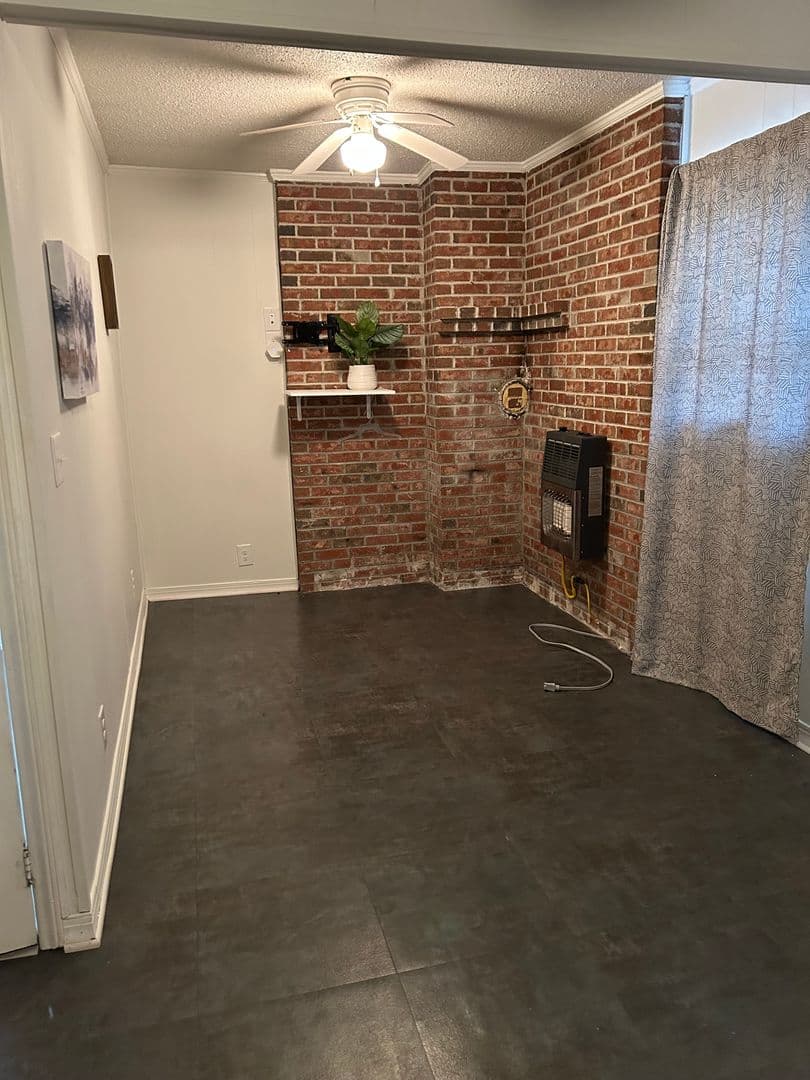 ORANGEBURG House: 1837 WILLIAMS STREET UPSTAIRS