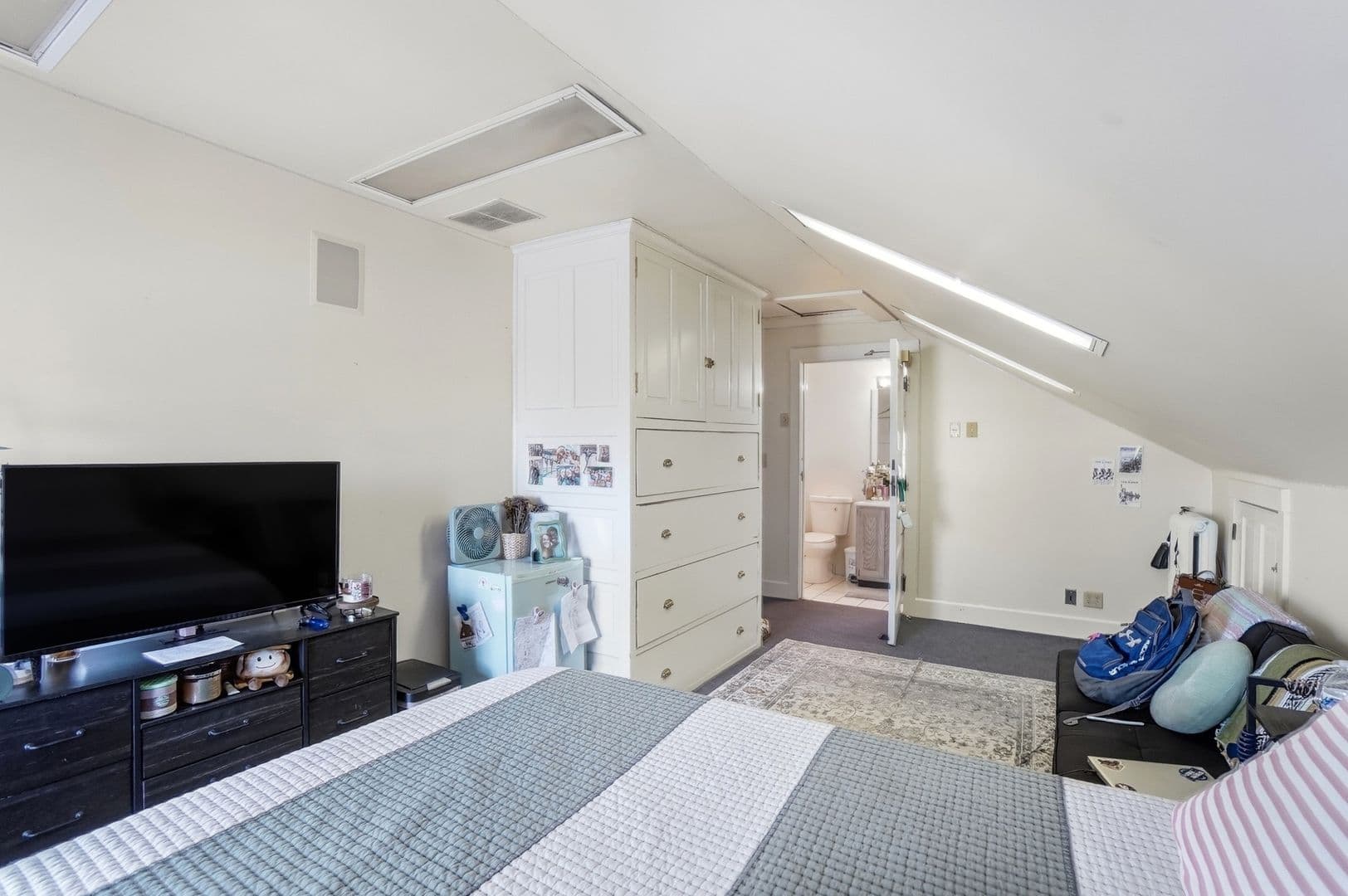 Cincinnati Apartment: 2406 Auburn Ave