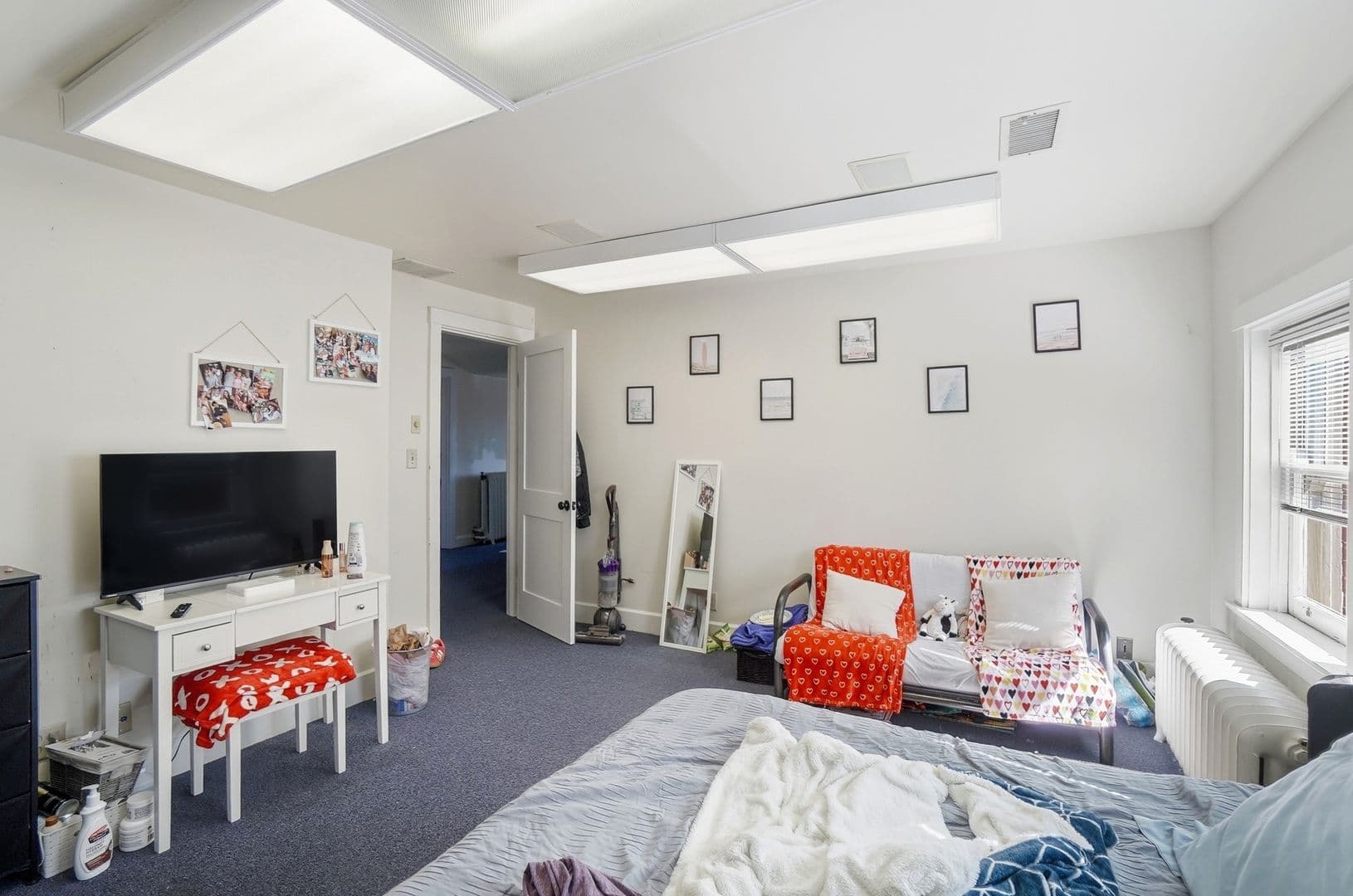 Cincinnati Apartment: 2406 Auburn Ave