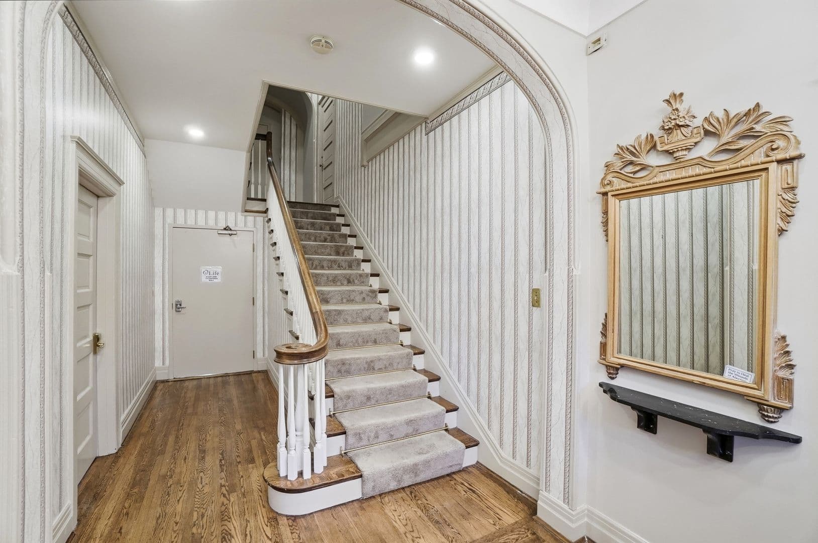 Cincinnati Apartment: 2406 Auburn Ave