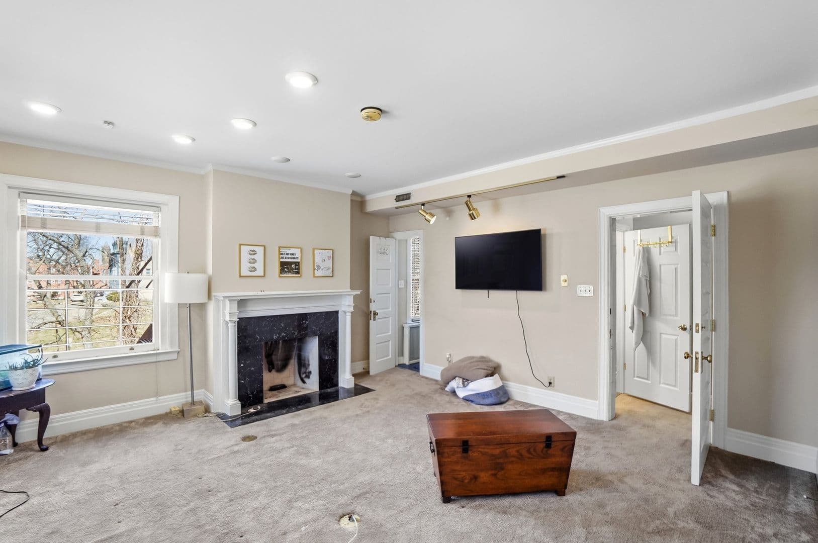 Cincinnati Apartment: 2406 Auburn Ave