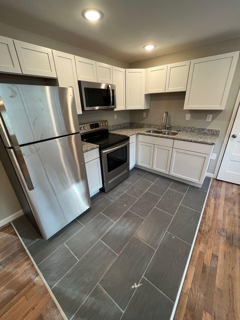 Cincinnati Apartment: 1-17 2341 Burnet Avenue