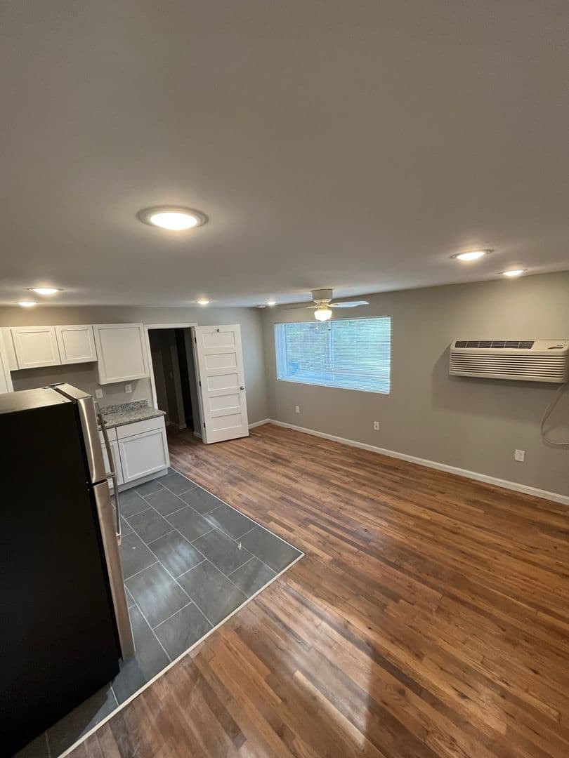 Cincinnati Apartment: 1-17 2341 Burnet Avenue