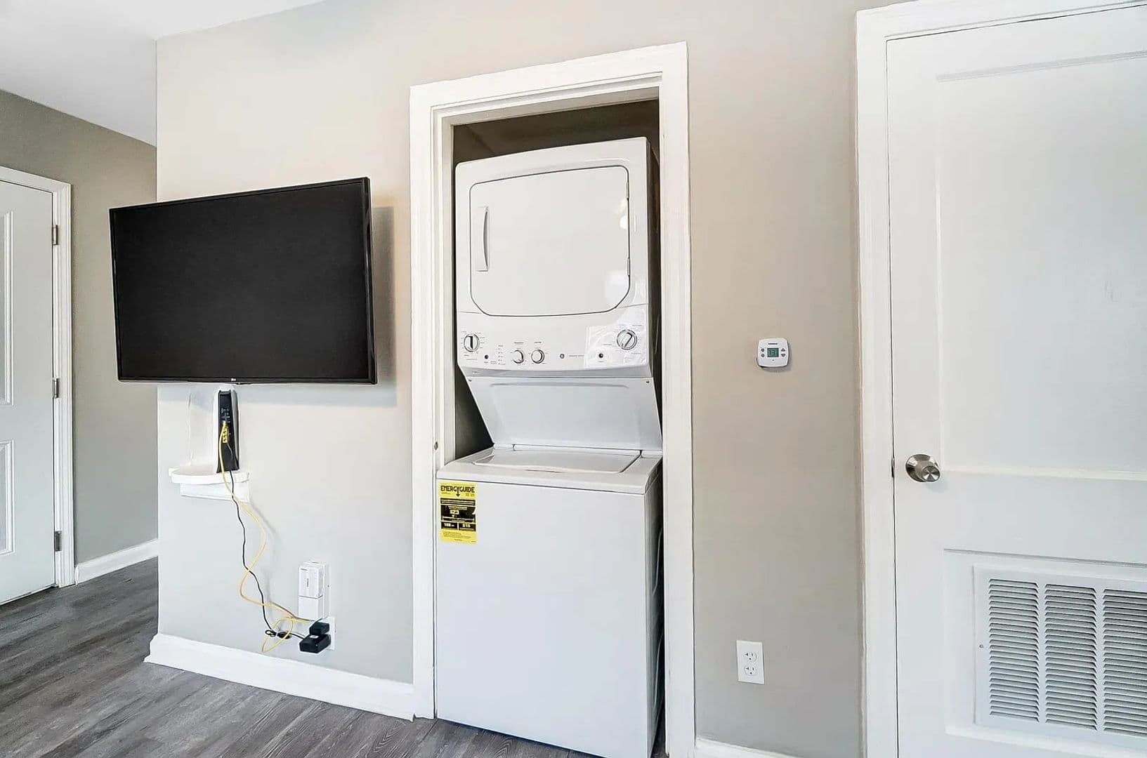 Cincinnati Apartment: 334 Helen Street