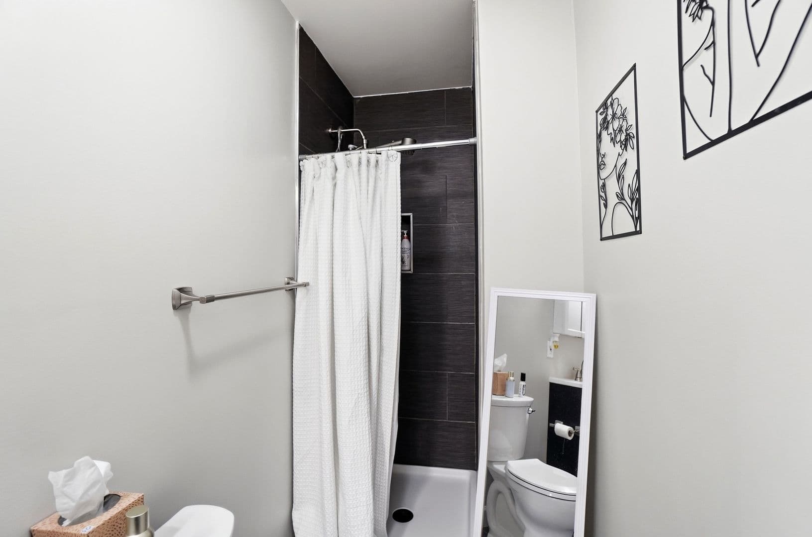 Cincinnati Apartment: 2406 Auburn Ave