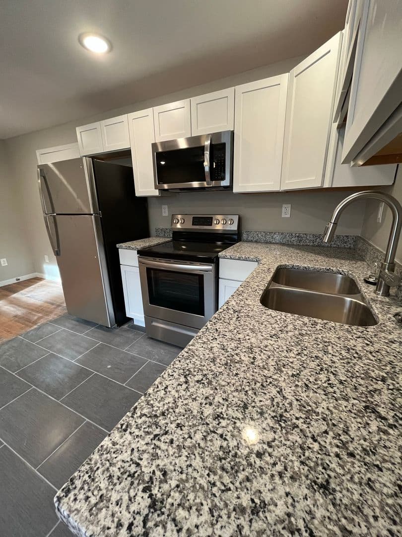 Cincinnati Apartment: 1-17 2341 Burnet Avenue