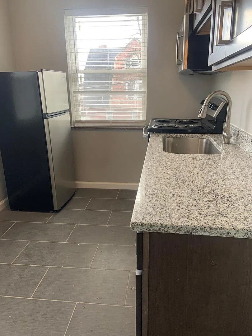 Cincinnati Apartment: 330 Helen Street