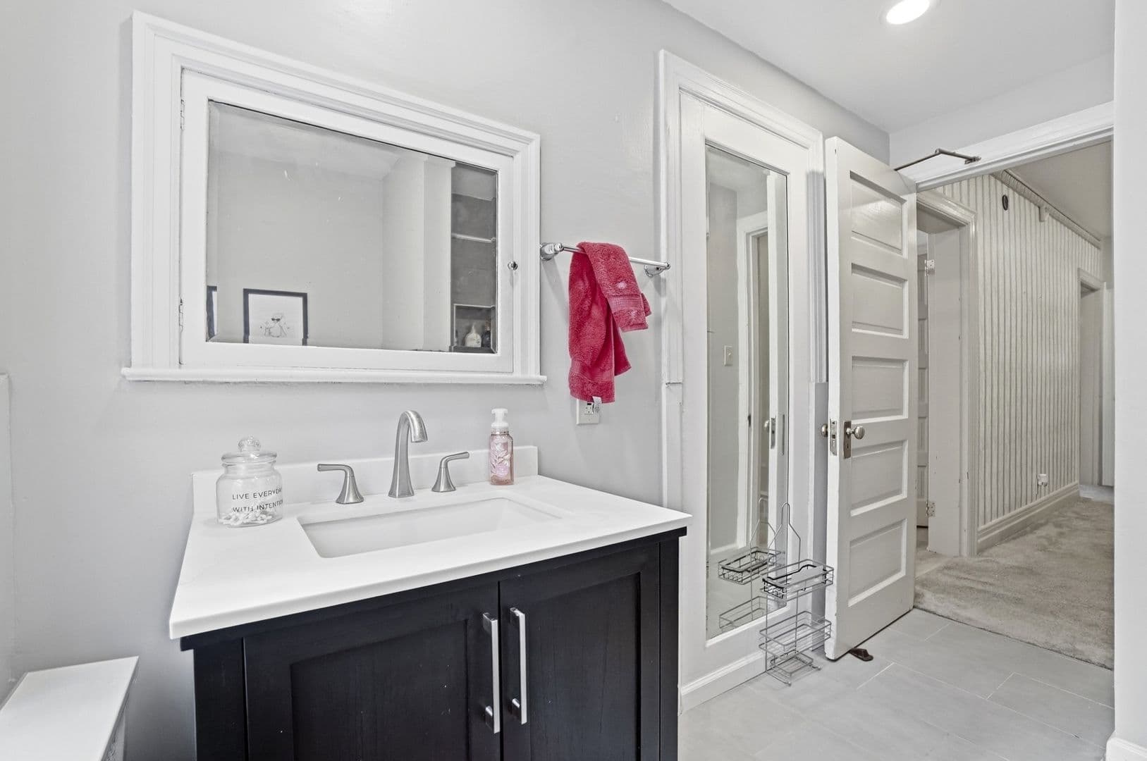 Cincinnati Apartment: 2406 Auburn Ave