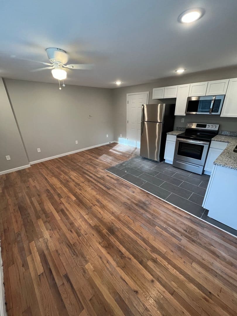 Cincinnati Apartment: 1-17 2341 Burnet Avenue