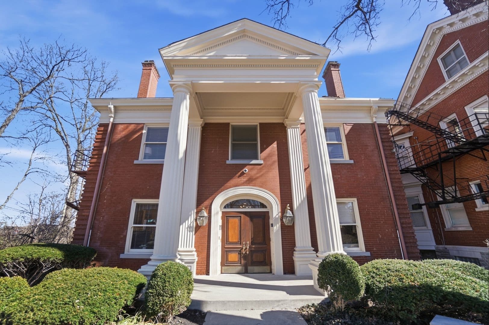 Cincinnati Apartment: 2406 Auburn Ave
