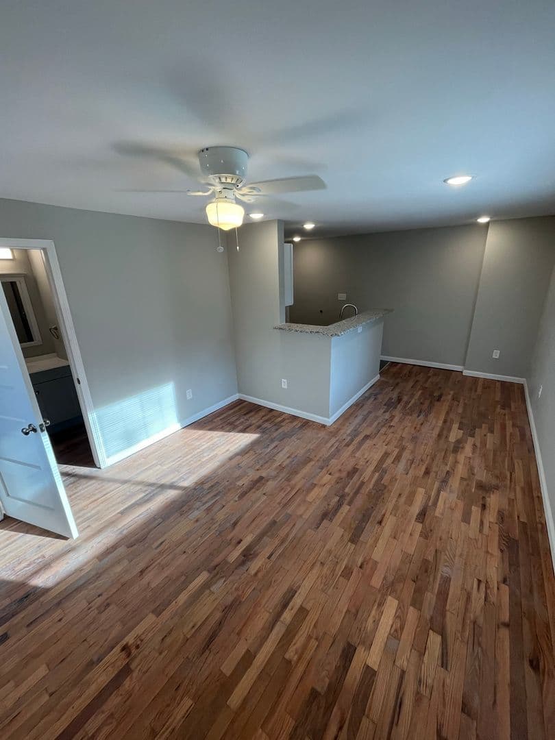 Cincinnati Apartment: 1-17 2341 Burnet Avenue