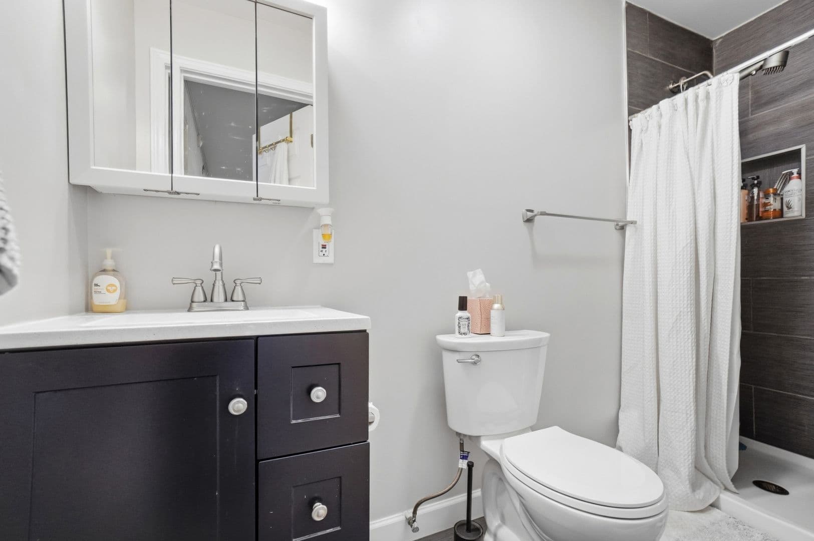 Cincinnati Apartment: 2406 Auburn Ave
