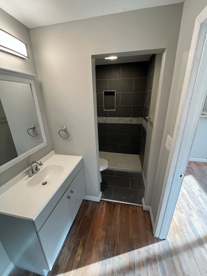 Cincinnati Apartment: 1-17 2341 Burnet Avenue