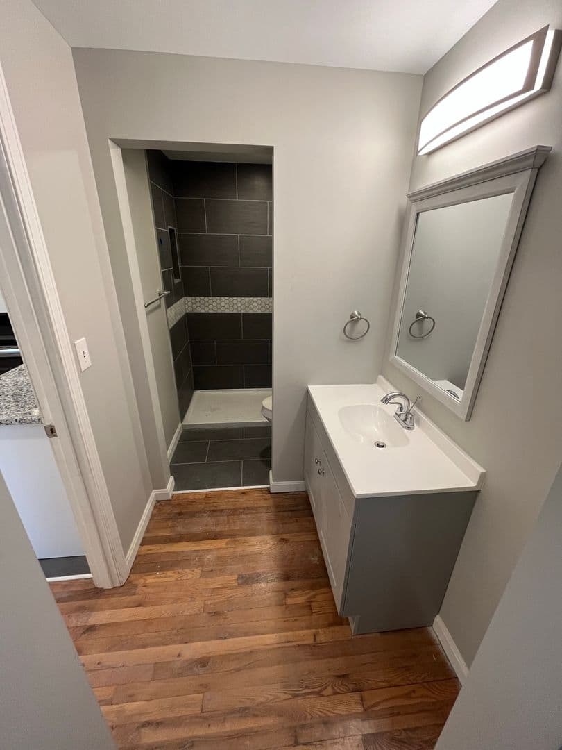 Cincinnati Apartment: 1-17 2341 Burnet Avenue