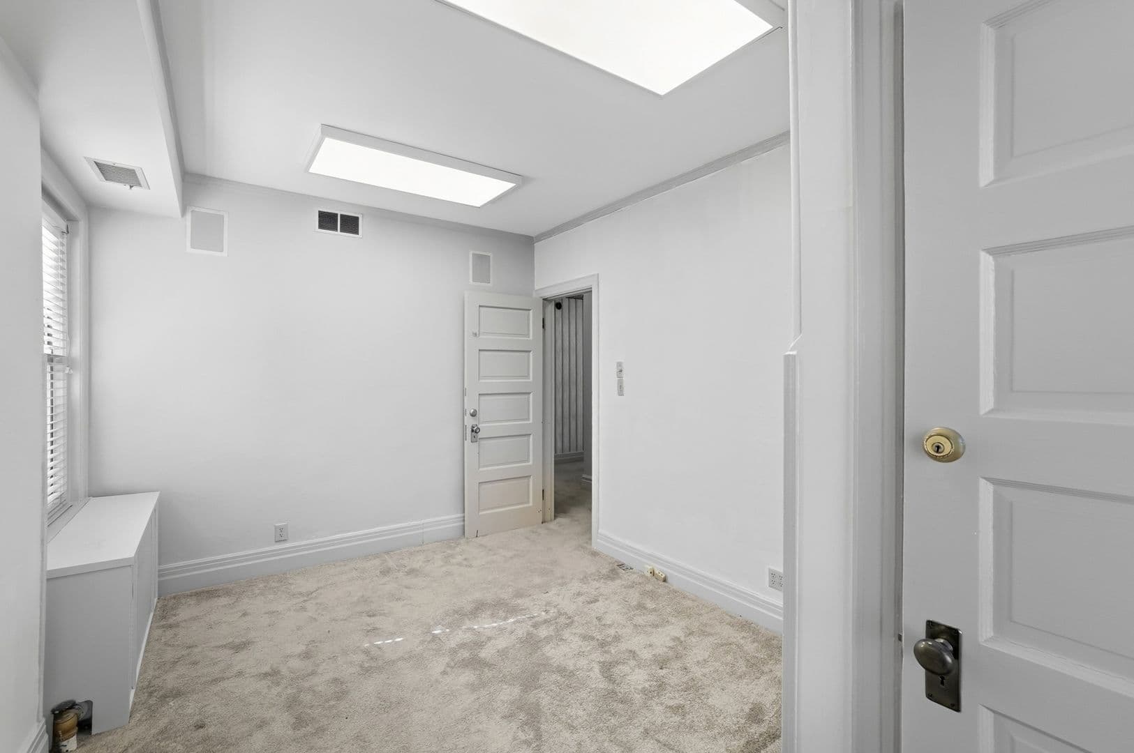 Cincinnati Apartment: 2406 Auburn Ave