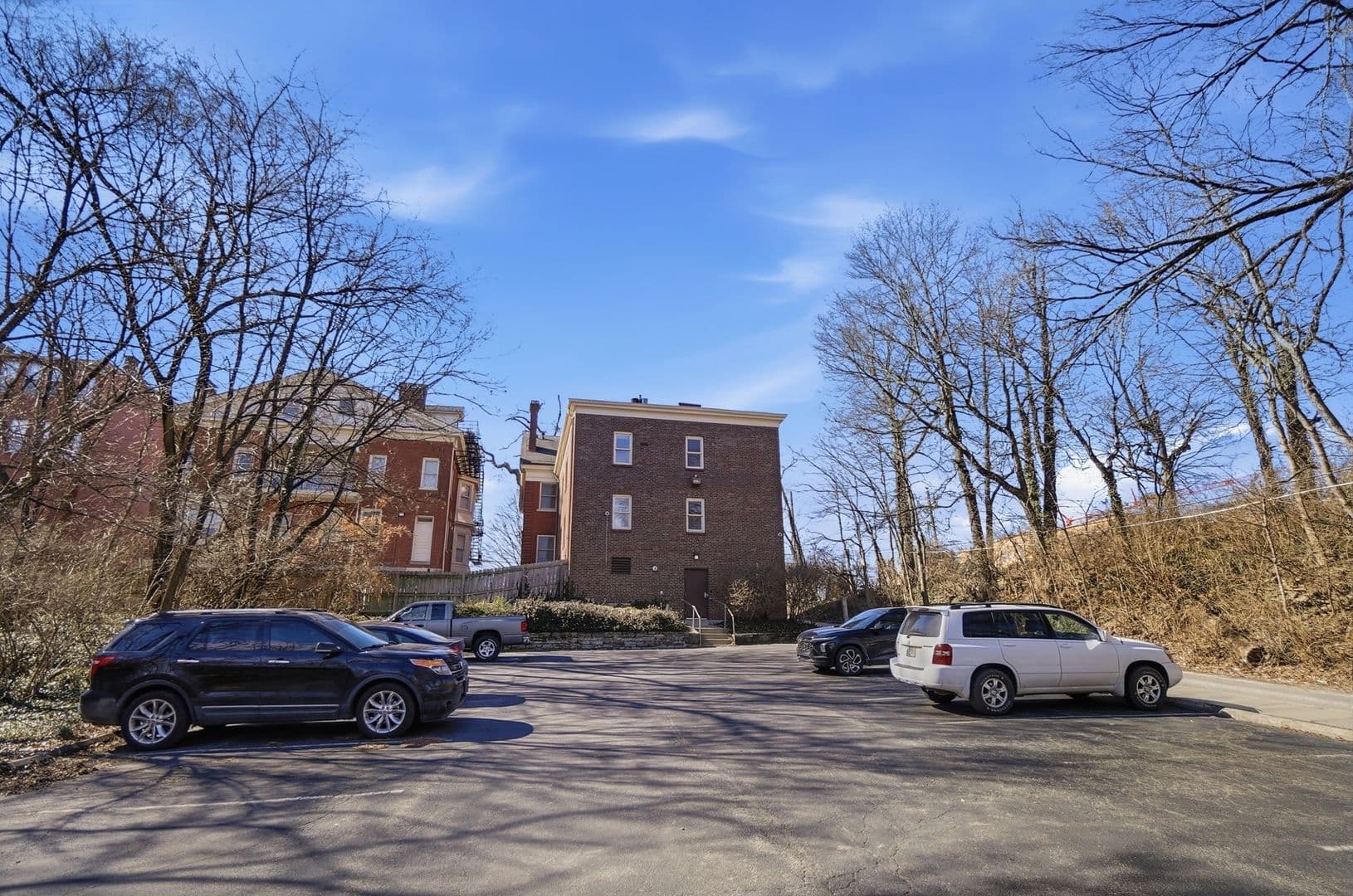 Cincinnati Apartment: 2406 Auburn Ave