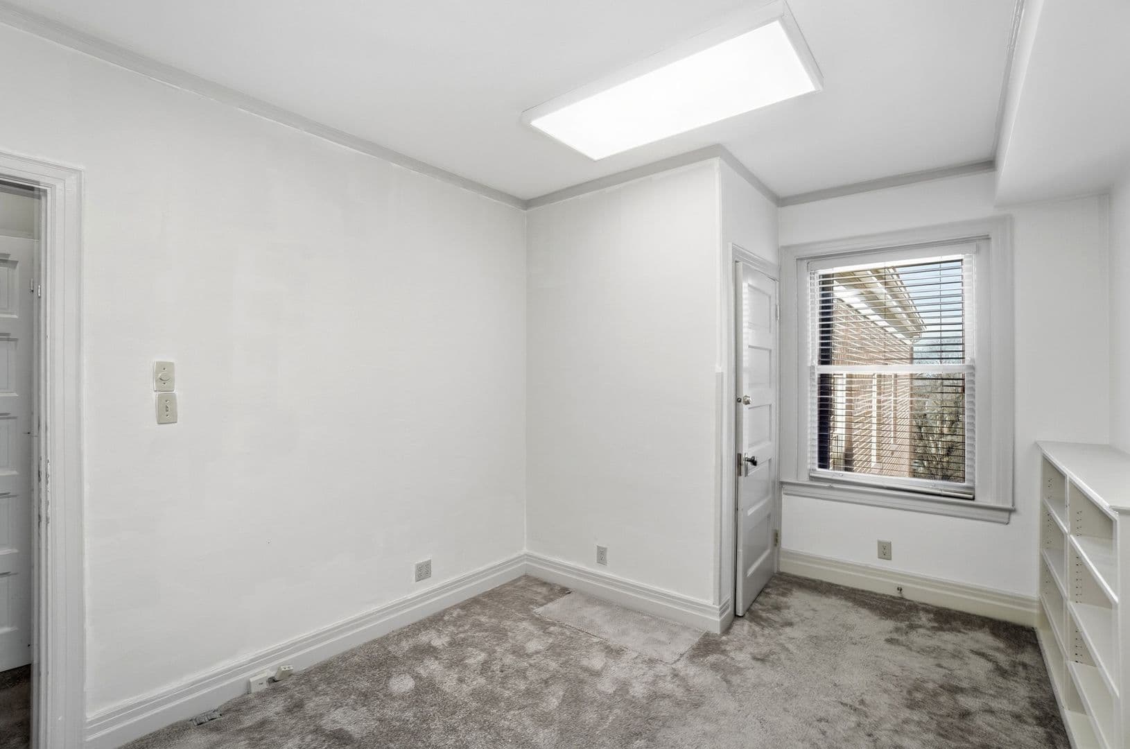 Cincinnati Apartment: 2406 Auburn Ave