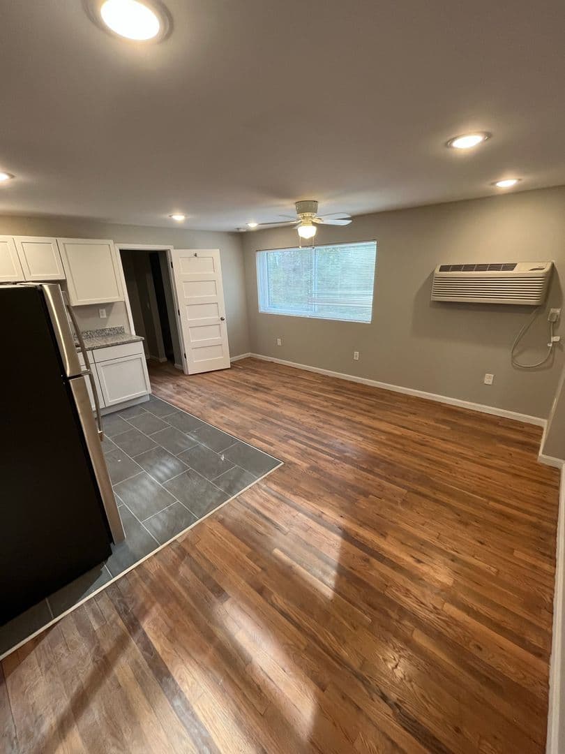 Cincinnati Apartment: 1-17 2341 Burnet Avenue