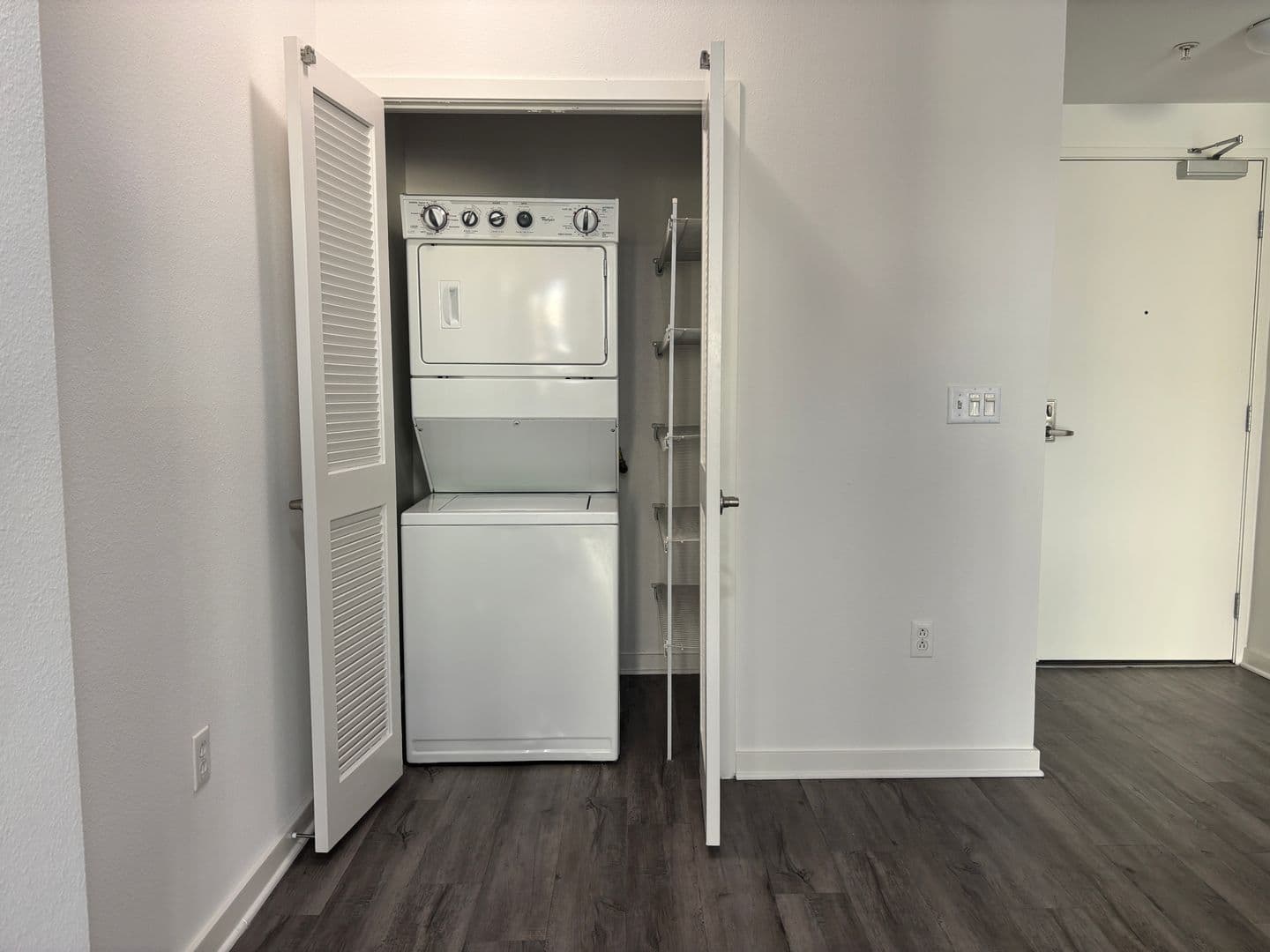 Los Angeles Apartment: 138 North Beaudry Avenue
