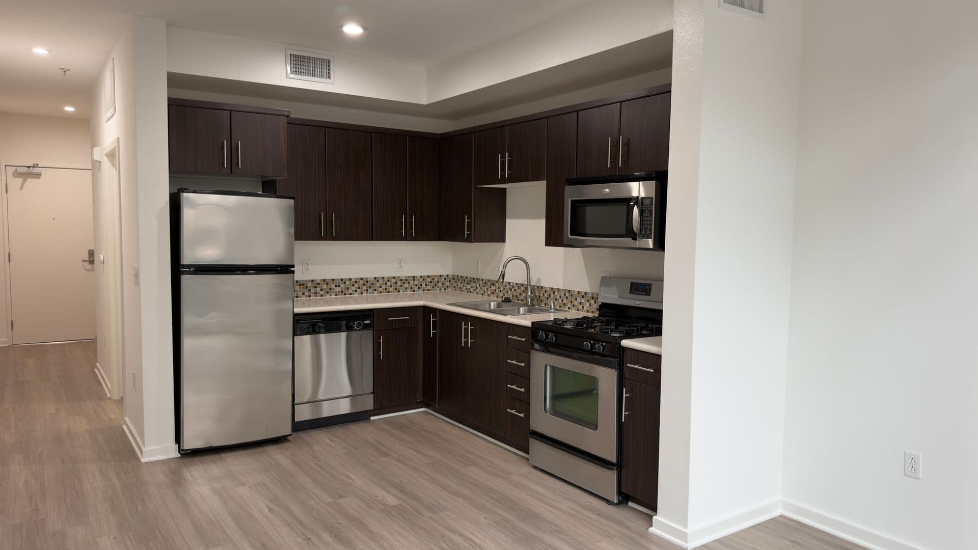 Los Angeles Apartment: 138 North Beaudry Avenue