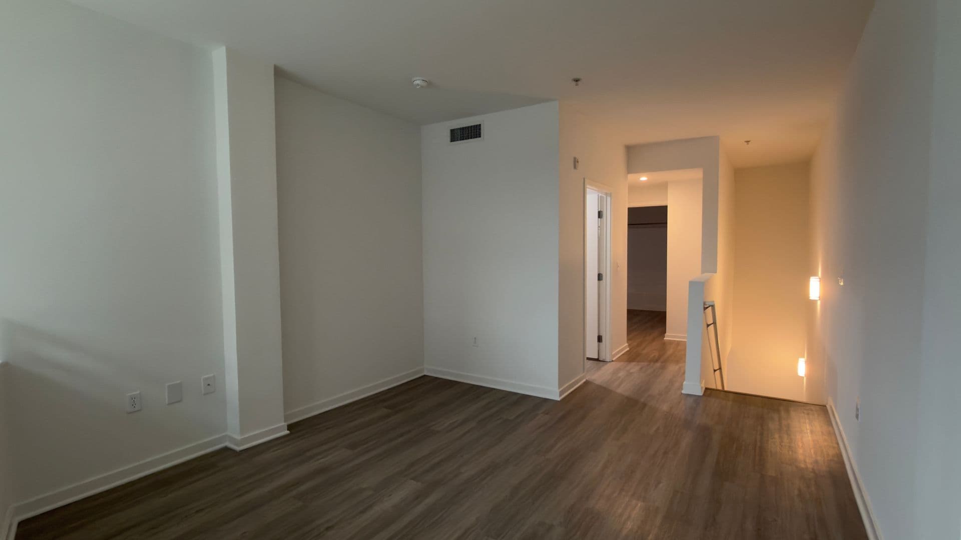 Los Angeles Apartment: 138 North Beaudry Avenue