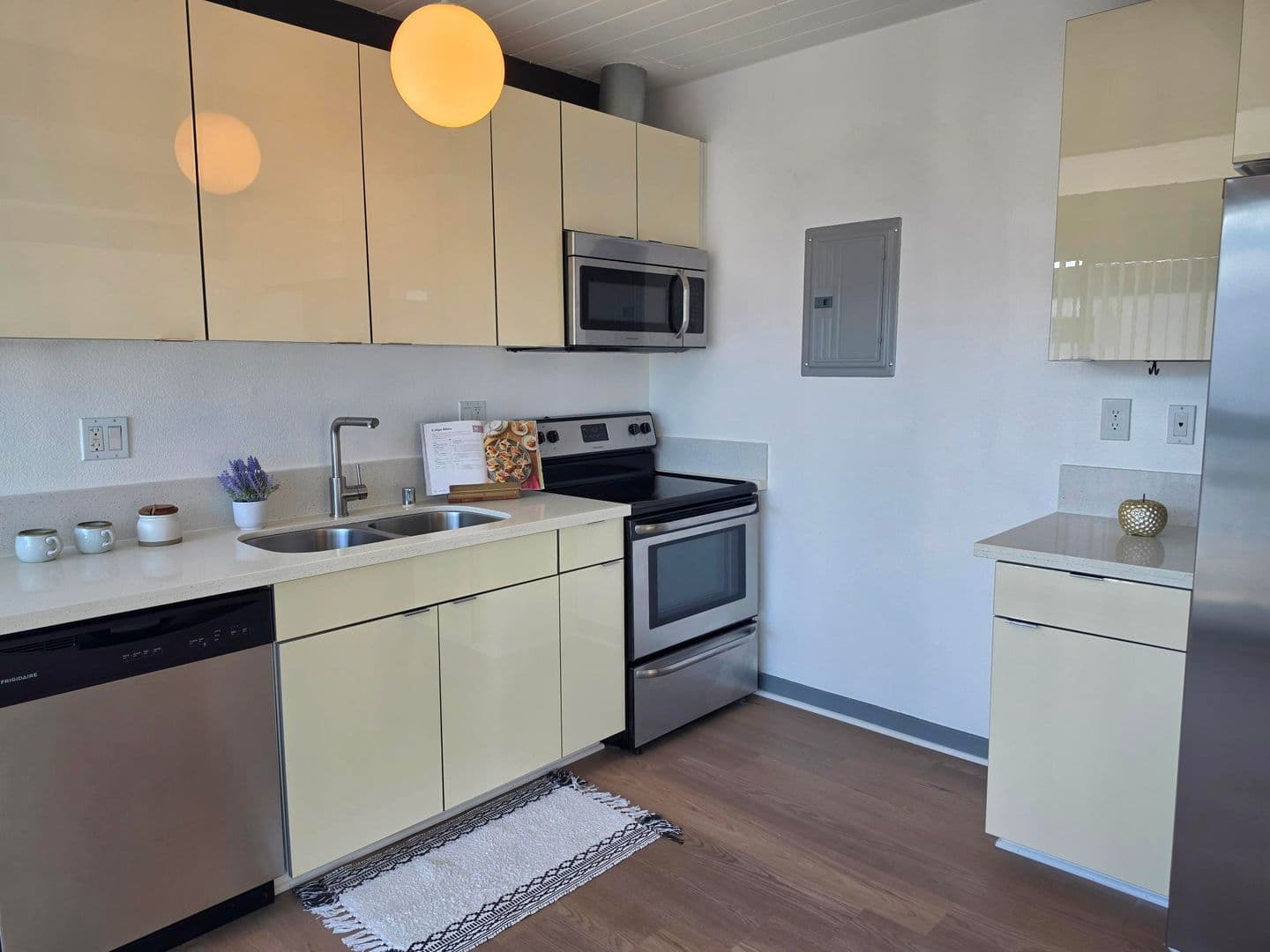 Costa Mesa Apartment: 2000 Parsons Street