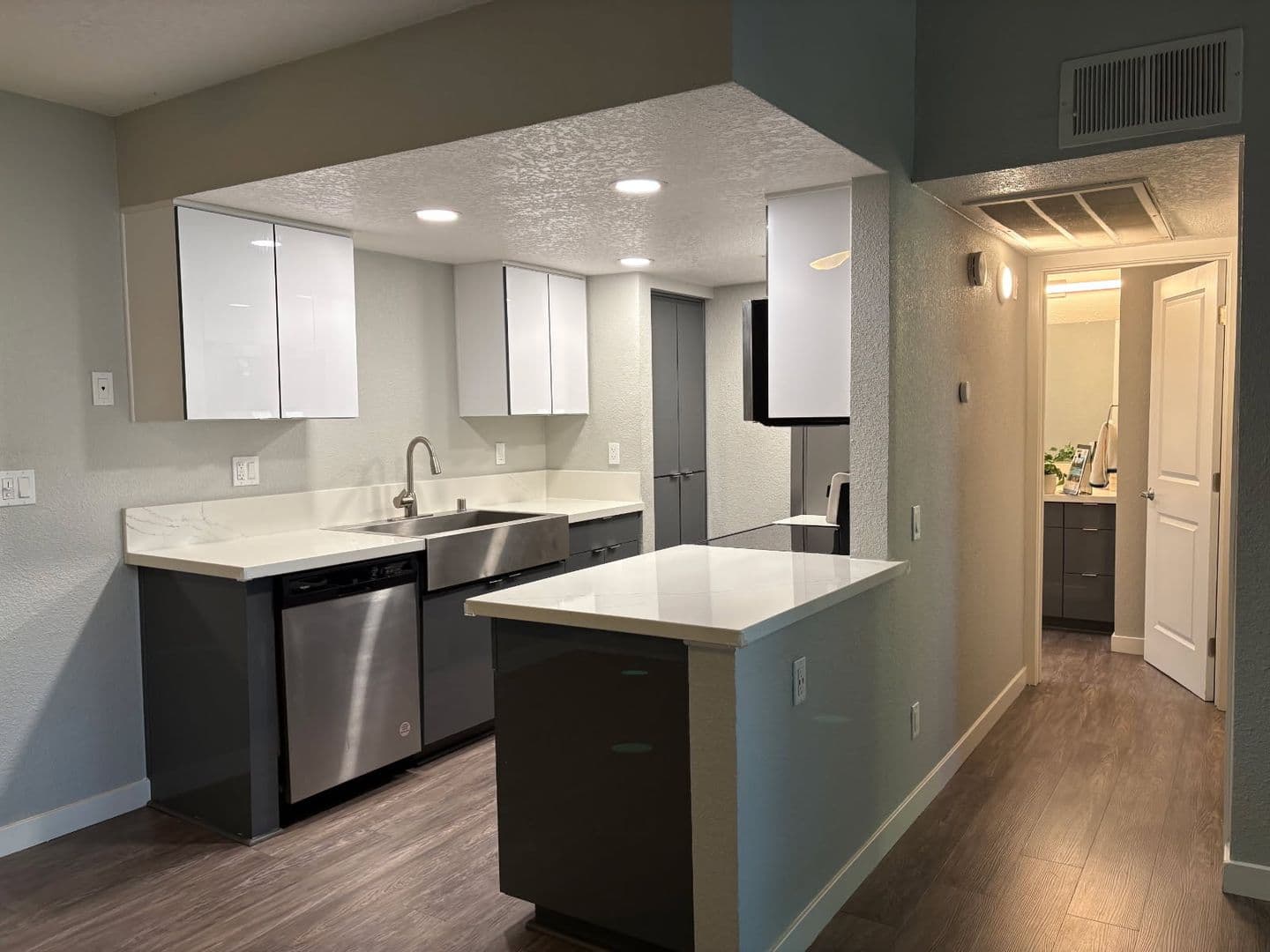 Riverside Apartment: 3900 Fir Tree Drive