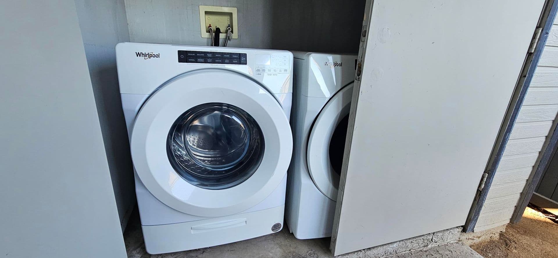 Riverside Apartment: 7600 Ambergate Place