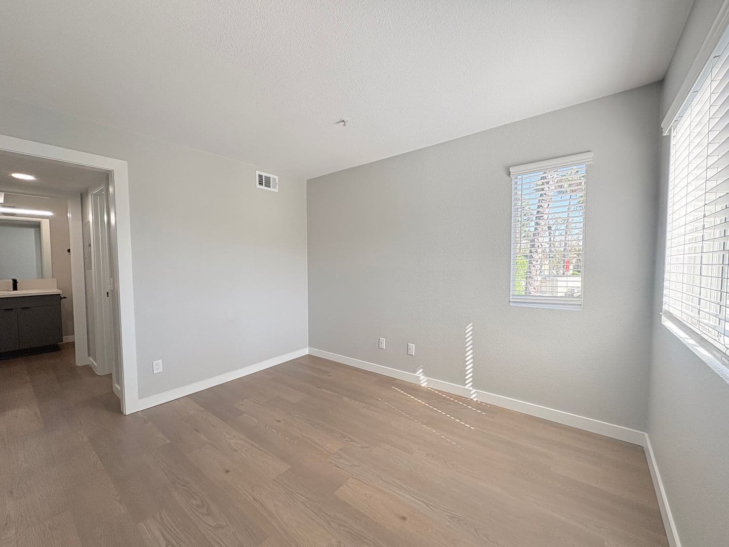 Costa Mesa Apartment: 2855 Pinecreek Drive