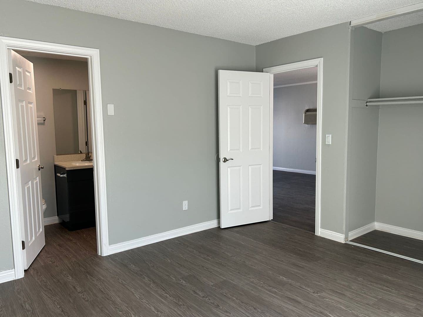 Santa Ana Apartment: 811 S. Fairview