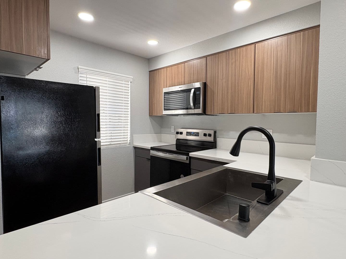 Costa Mesa Apartment: 2855 Pinecreek Drive