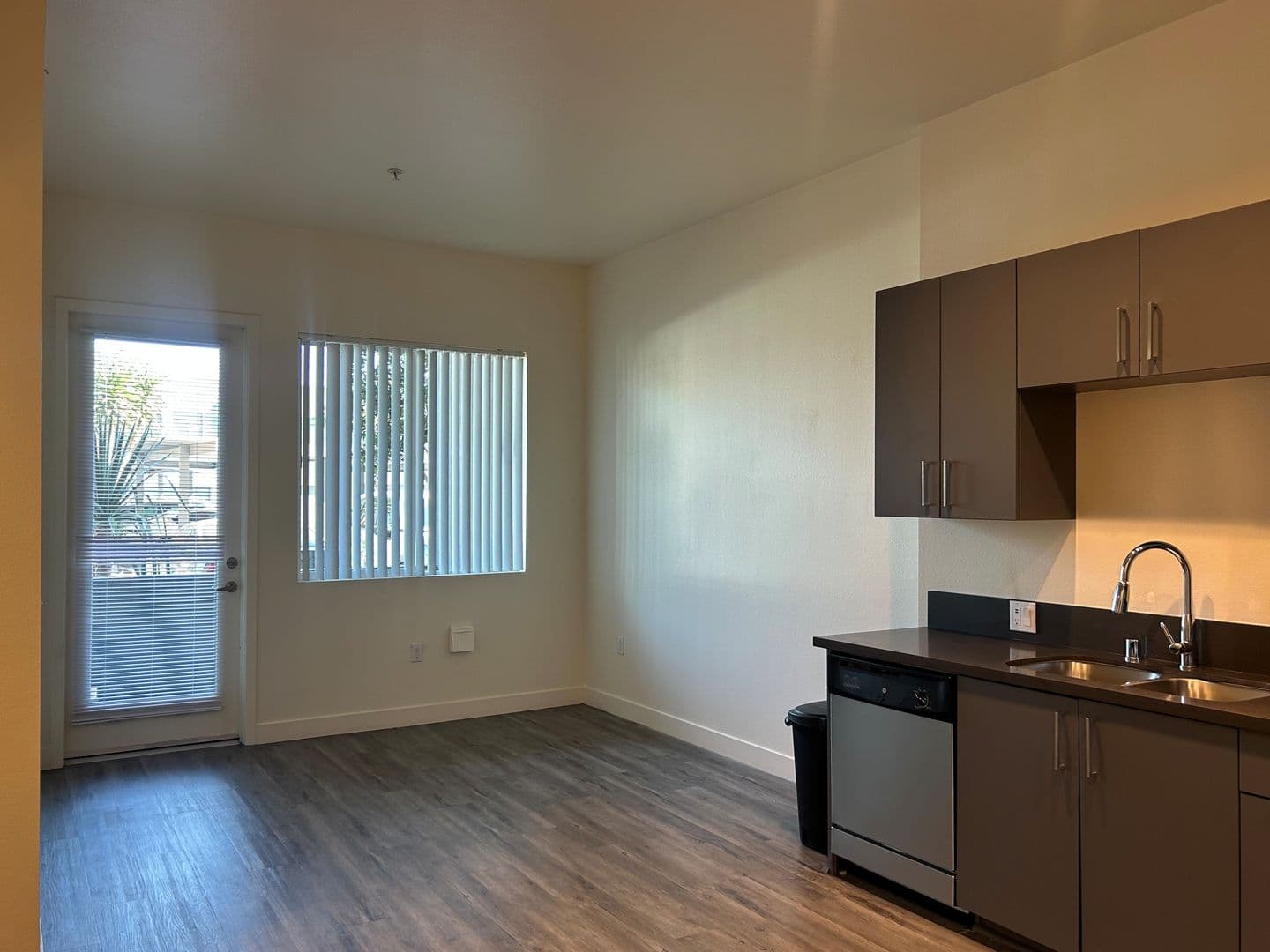 Riverside Apartment: 3050 Mission Inn Avenue