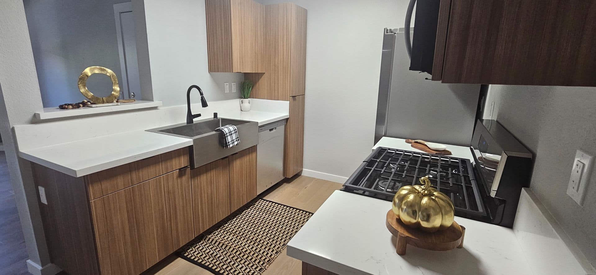 Santa Ana Apartment: 315 S. Newhope St.