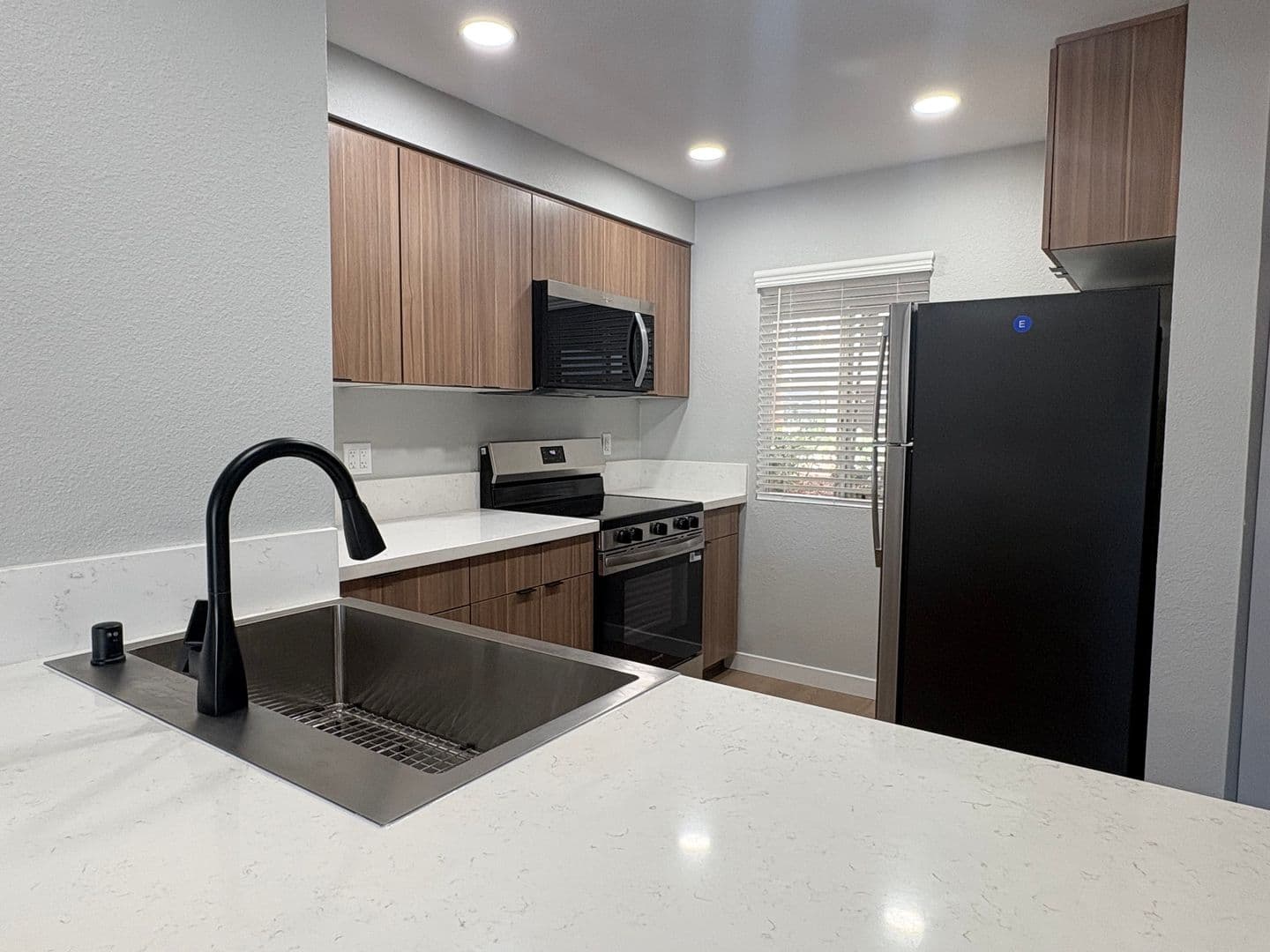 Costa Mesa Apartment: 2855 Pinecreek Drive