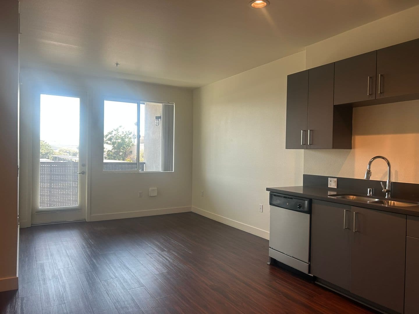 Riverside Apartment: 3050 Mission Inn Avenue
