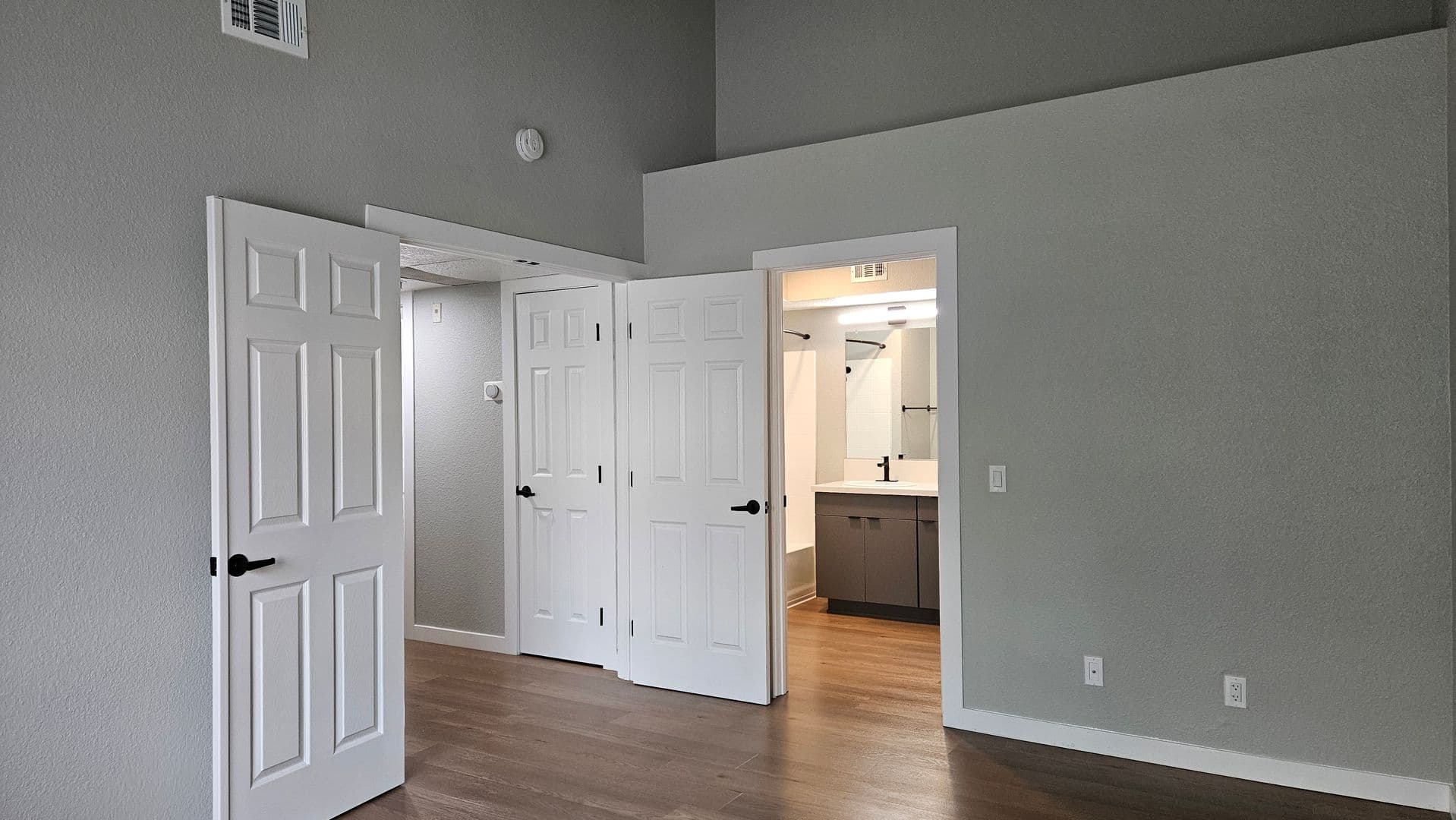 Lake Forest Apartment: 21011 Osterman Road