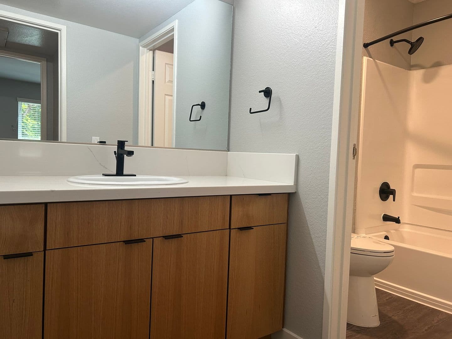 Riverside Apartment: 3957 Pierce Street