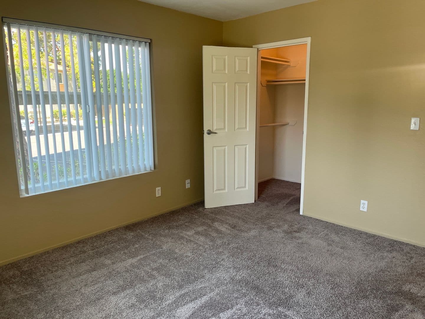 Riverside Apartment: 3957 Pierce Street