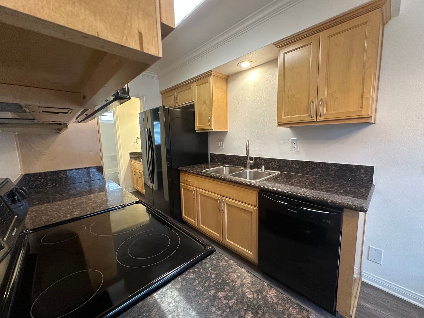 Paramount Apartment: 15940 Indiana Avenue