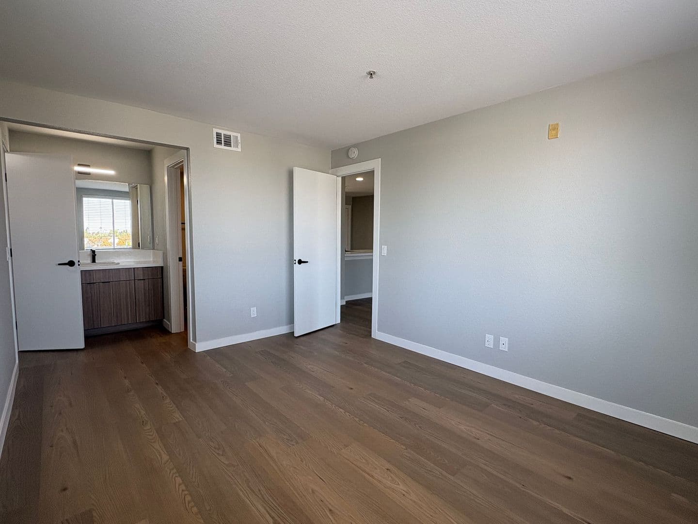 Costa Mesa Apartment: 2855 Pinecreek Drive