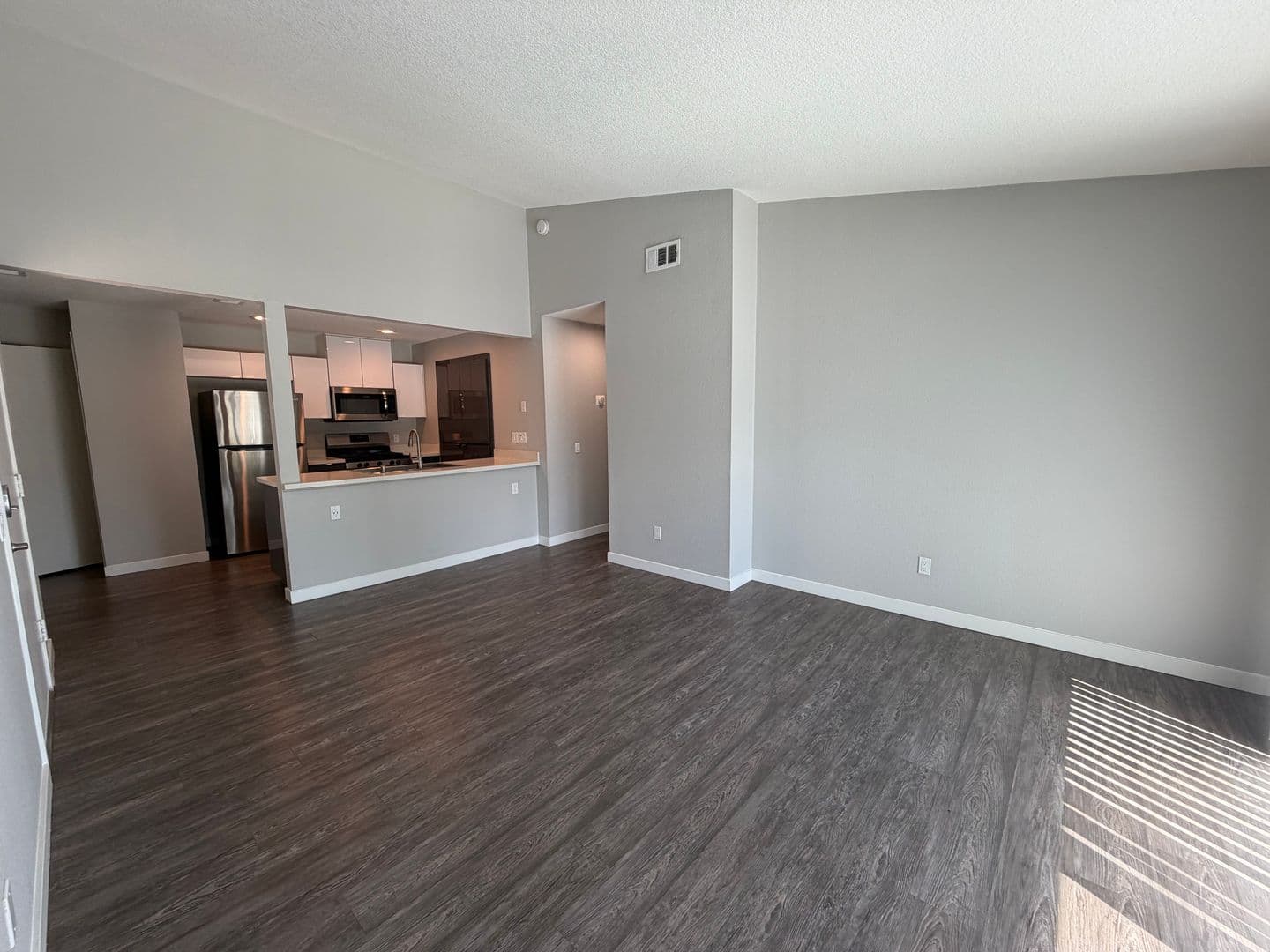 Riverside Apartment: 7600 Ambergate Place