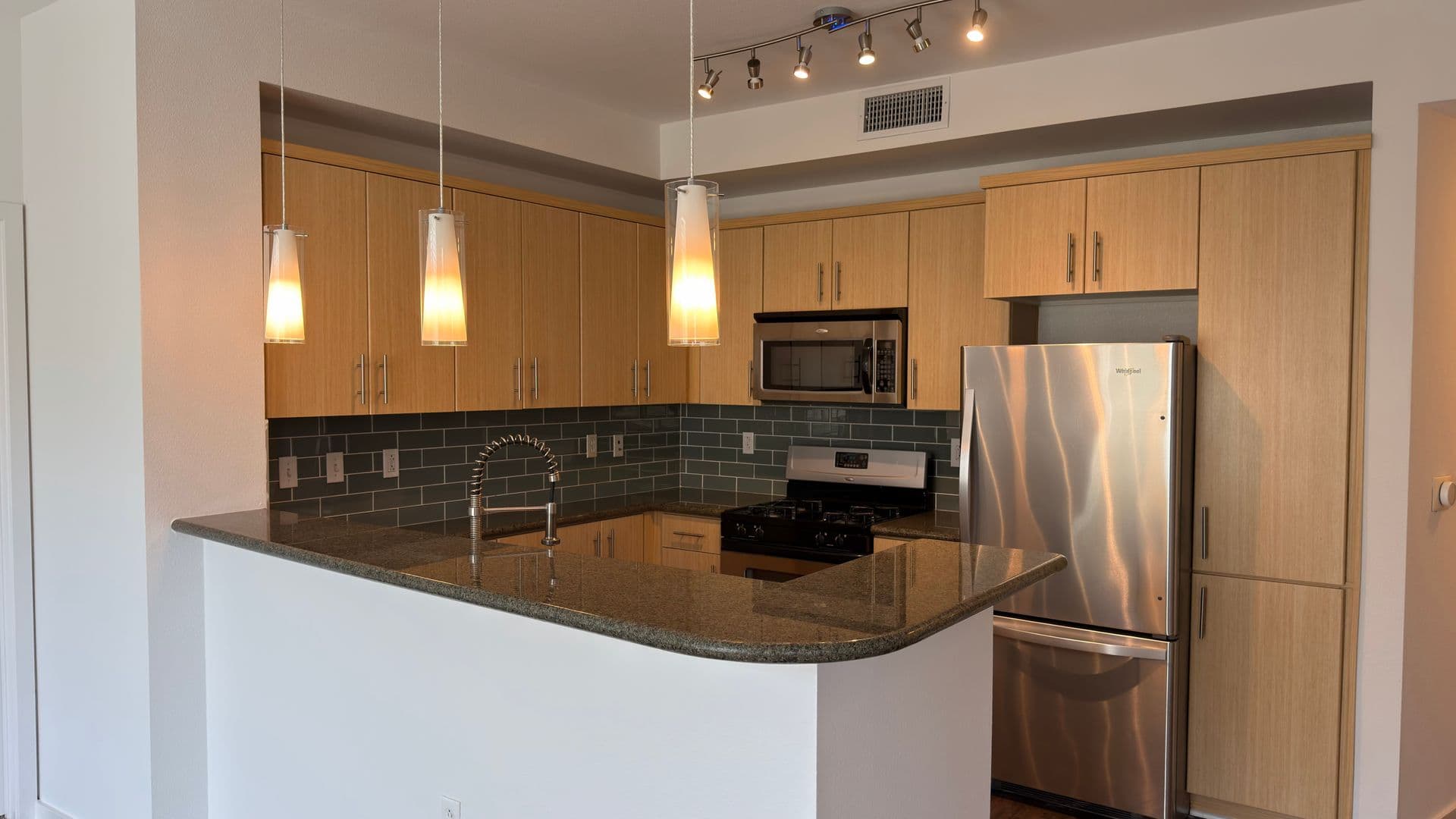 Los Angeles Apartment: 138 North Beaudry Avenue